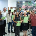 Moradores do bairro Vila Nova recebem títulos de propriedade